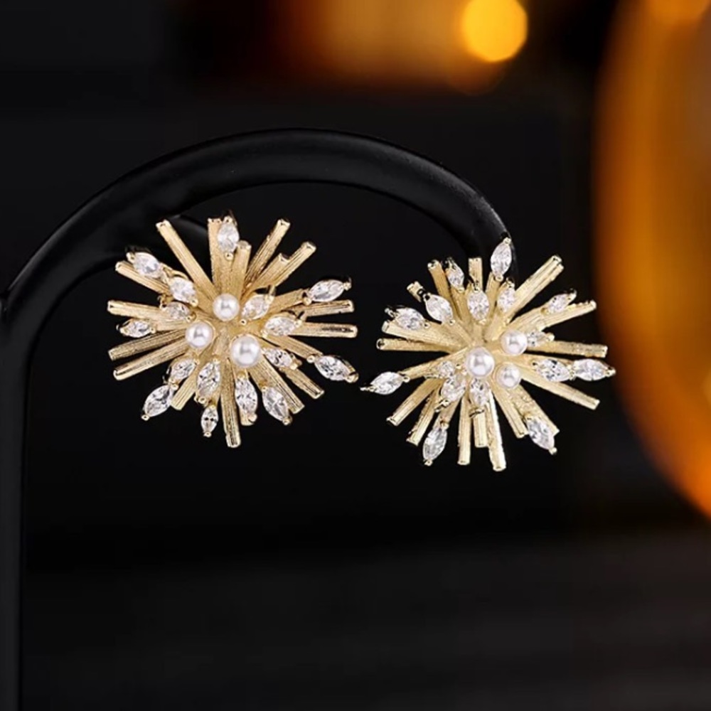Gold Plated Crystal Pearl Flower Elegant Earrings - Picture 3 of 4